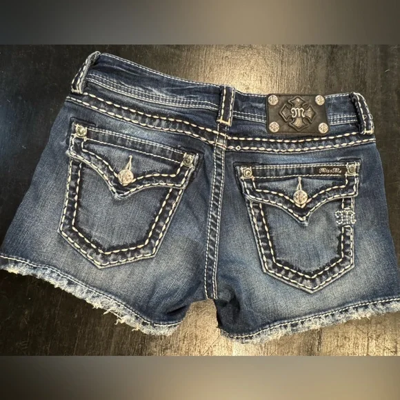Miss Me Dark Wash Denim Signature Jean Shorts With Flap Pockets - Size 27 - Picture 2 of 8